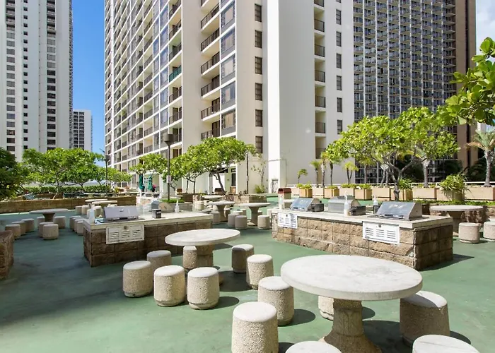 Waikiki Banyan Modern One Bedroom Free Parking Honolulu